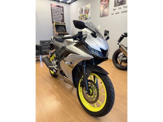 YAMAHA YZF R15 YAMAHA YZF R15
